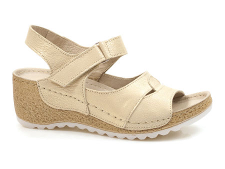 Beżowe sandały na koturnie Lemar 50086