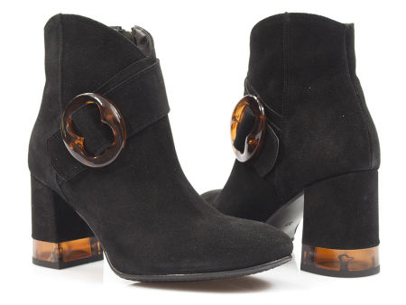 Czarne botki z bursztynową klamrą Gamis 4020 czarny