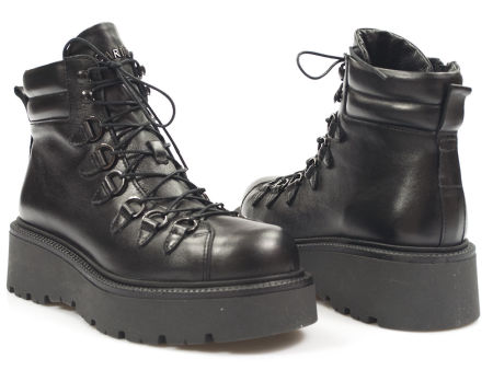 Czarne trzewiki na platformie Carinii B7584