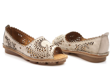 Beżowe ażurowe półbuty Venezia 017031
