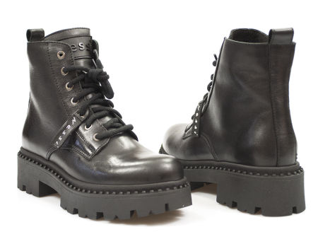 Czarne botki trapery Nessi 23531