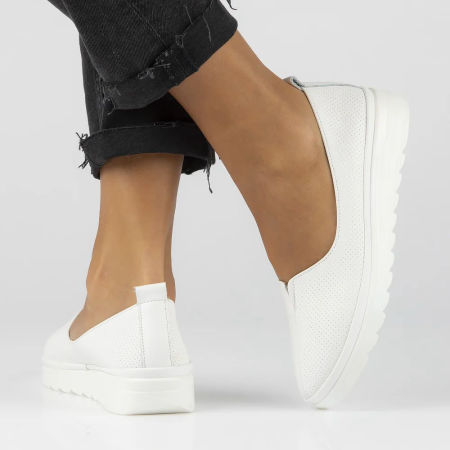 Białe półbuty skórzane loafersy lordsy Filippo DP6163