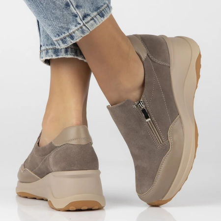 Półbuty na koturnie Filippo DP6473/25 beż zamsz