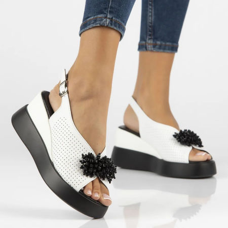 Białe sandały na koturnie Filippo DS6076