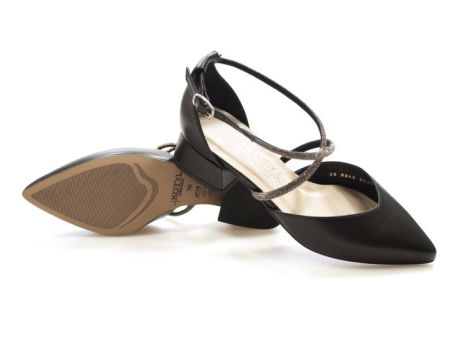 Czarne czółenka półbuty Kotyl 9943 z cyrkoniami